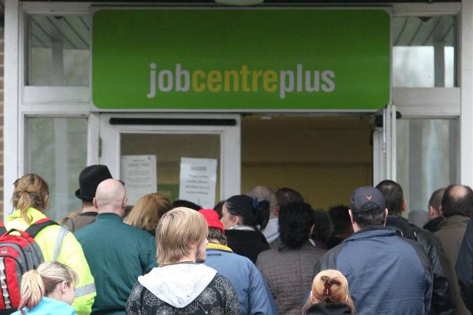 В США число заявок по безработице выросло почти до 10 миллионов