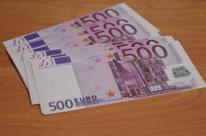 В ЕС устанавливают запрет на наличные платежи в бизнесе свыше € 3 тыс. в анонимной форме и свыше € 10 тыс.наличными  в принципе