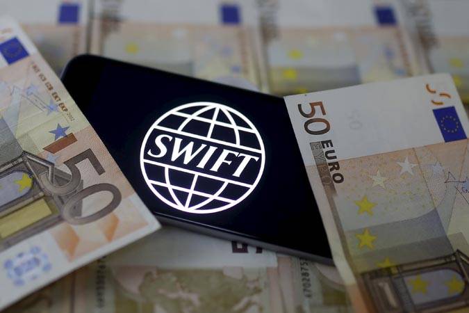 Иран отключили от SWIFT 