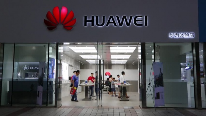 Продажи флагманских смартфонов Huawei составили 70,1 млн USD за одну минуту
