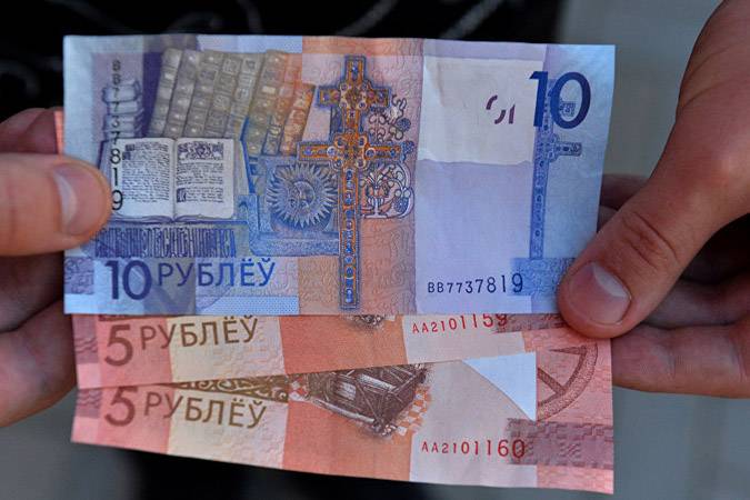 Доллар и российский рубль на торгах 27 января подорожали, евро подешевел