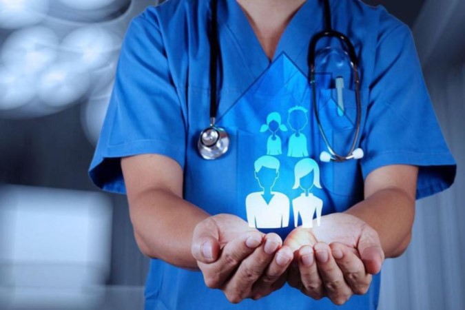 Зарплаты медицинских работников планируется повысить на 20%