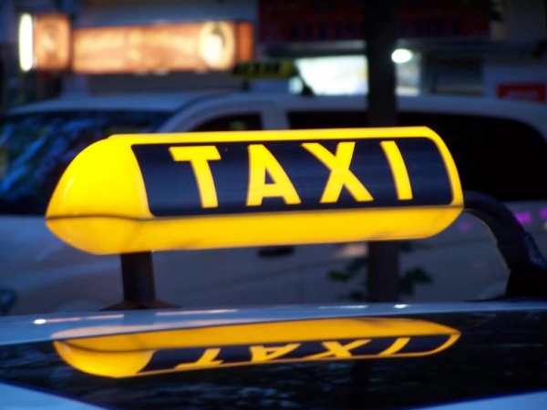 В ГАИ уточнили, обязательны ли в такси детские кресла
