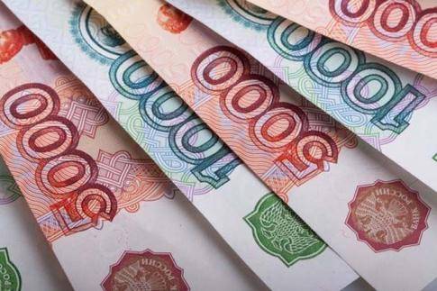 По итогам торгов валютами 5 мая подешевел российский рубль