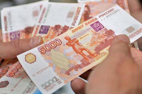 По итогам торгов валютами 19 апреля российский рубль подешевел