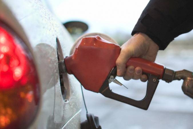 В России продлили заморозку цен на все виды топлива  