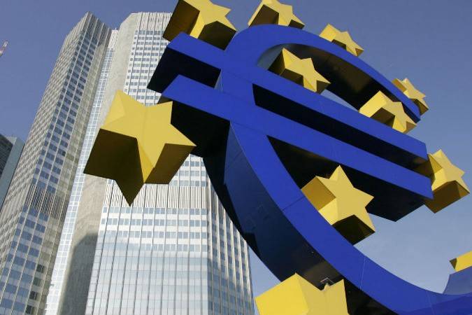 Еврокомиссия снизила прогнозы экономического роста еврозоны