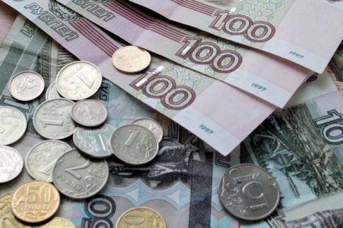 На открытии торгов 31 июля дешевеет российский рубль