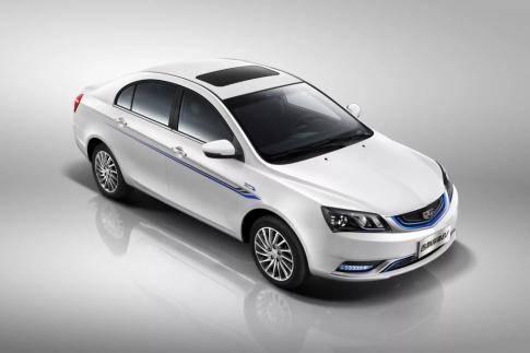 Озвучена стартовая цена кроссовера Geely Atlas в базовой комплектации