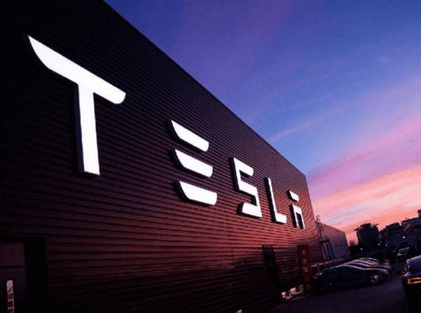 Акции Tesla обвалились на 9% на фоне негативных новостей и прогнозов по компании