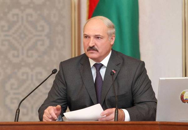 Александр Лукашенко приказал бывшему главе Минпрома «не ходить с опущенной головой по Витебской области»