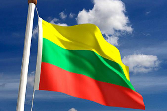 Литва с 3 апреля запретила въезд легковых авто из Беларуси и России