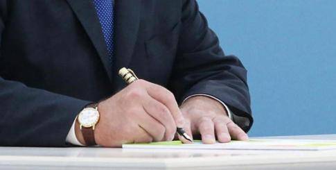 Президент подписал Декрет № 1 «О содействии занятости населения»
