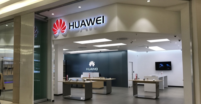 Власти США пересмотрят запрет на работу американских компаний с китайской Huawei