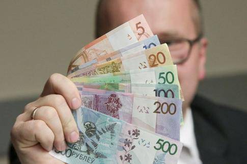 В 2018 году средняя зарплата в реальном секторе превысит 1000 рублей
