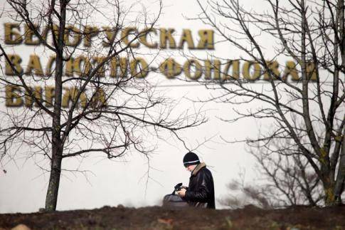 На торгах 20 марта подешевел российский рубль