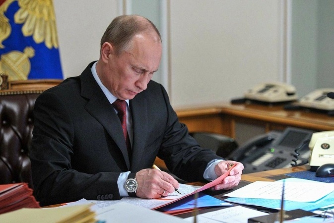 Владимир Путин подписал указы о новом правительстве России Владимир Путин подписал указы о новом правительстве России