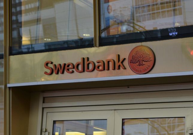 Инвесторы избавляются от акций Swedbank  