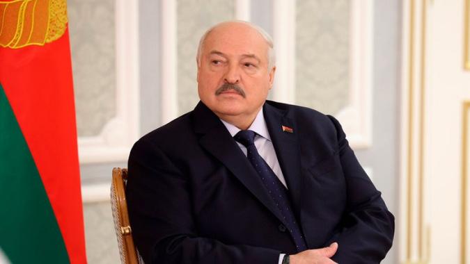 Лукашенко поручил разобраться с бестолковой цифровизацией в торговле