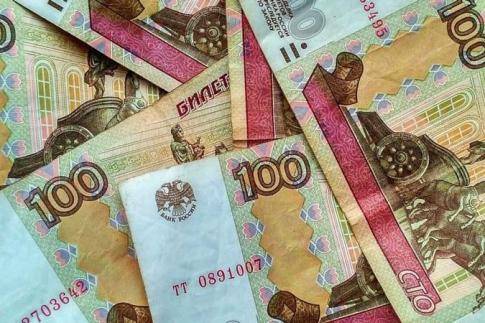 На открытии торгов 28 сентября дешевеет российский рубль
