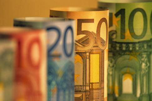 По итогам торгов валютами 24 мая подешевел евро