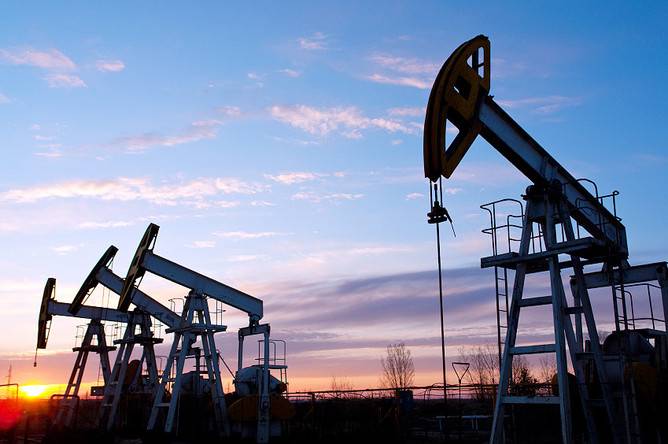 Цена нефти Brent впервые с февраля превысила 56 долларов за баррель