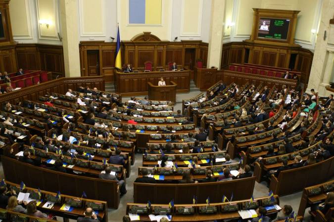 В Конституции Украины закрепили курс на вступление в ЕС и НАТО