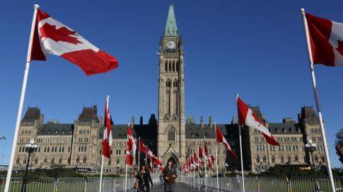 Крупнейший банк Канады запретил использовать дебетовые карты при покупке криптовалюты 