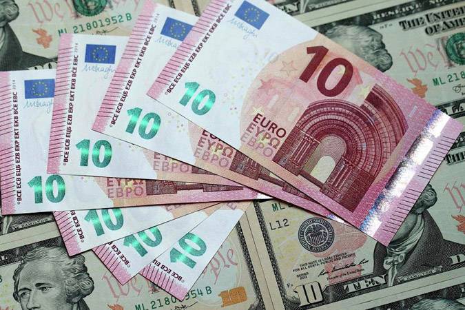 Открытие торгов на БВФБ 2 апреля:  евро покраснел, доллар и российский рубль растут