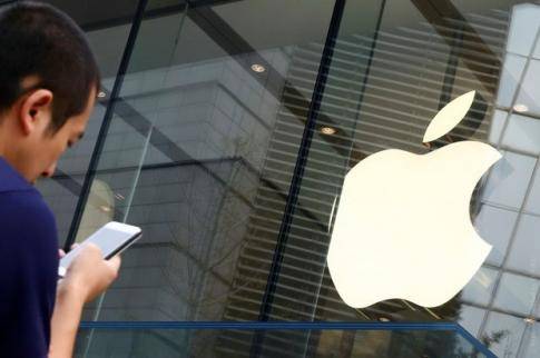 Новый iPhone X плохо продается